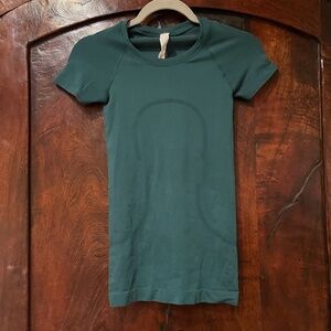 Lululemon Women's Swiftly Tech Short Sleeve Green Never Worn Size 0